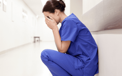 Sygeplejersker græder og bryder sammen foran kollegaer